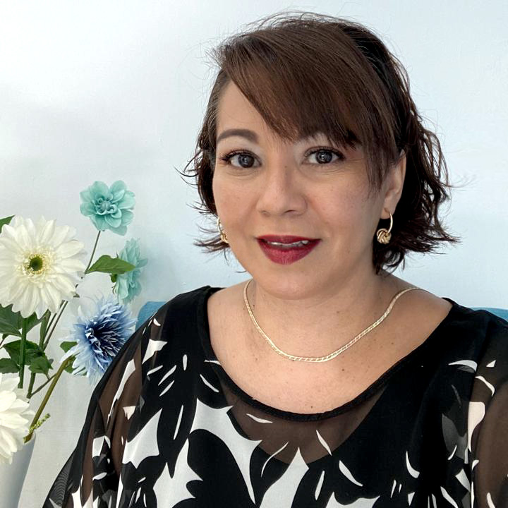 photodune-3032998-attractive-man-posing-in-the-studio-m